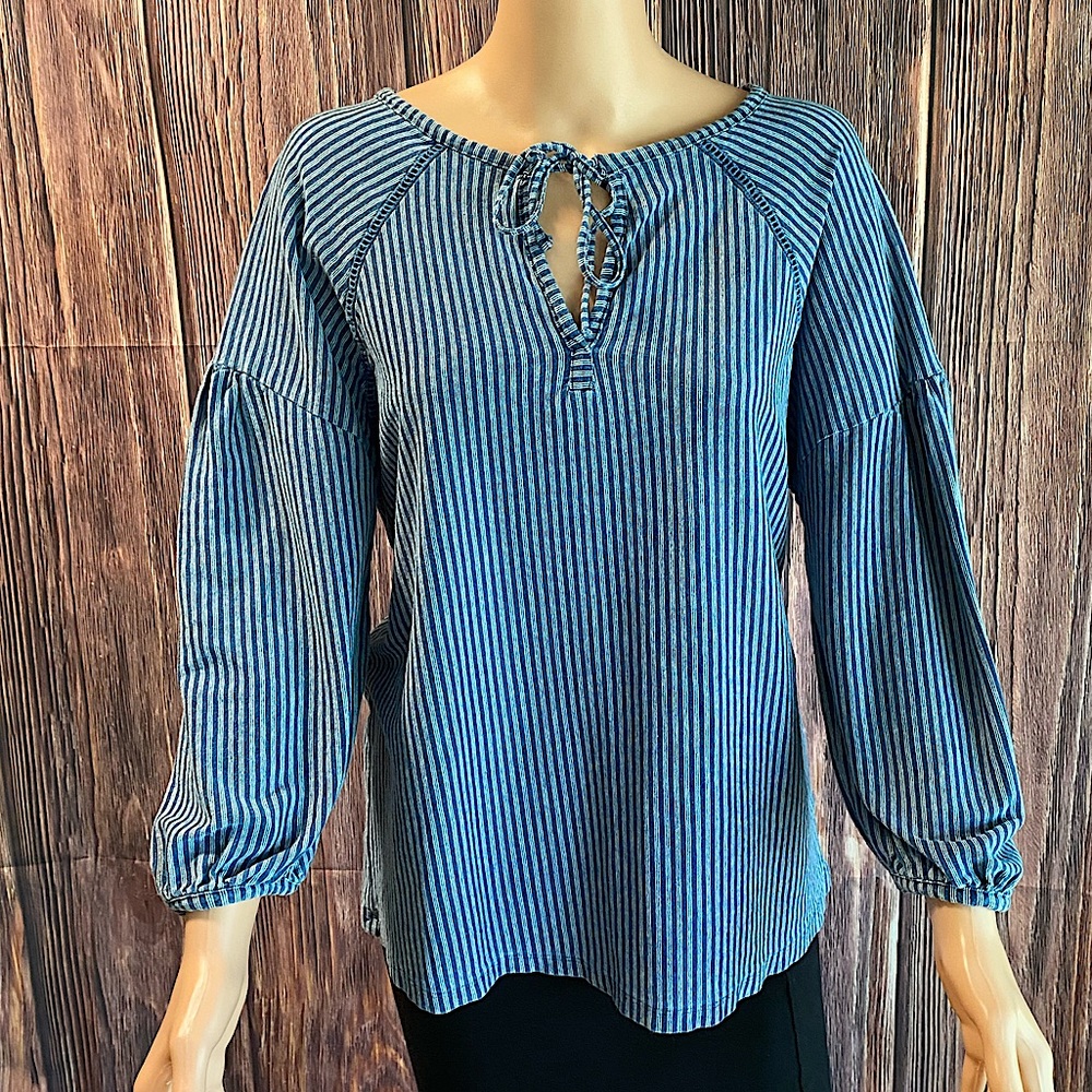 Universal Thread size small blue and white stripped boho peasant blouse